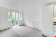 Flat to rent in Mulberry Close, Luton LU1