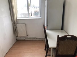Bright double room flat share to let @ E1 2NJ near shadwell station & close to city available now !!