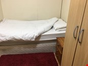 bright single room to let @ E16 3DZ bills inclusive excellent location zone 3 available from now !!